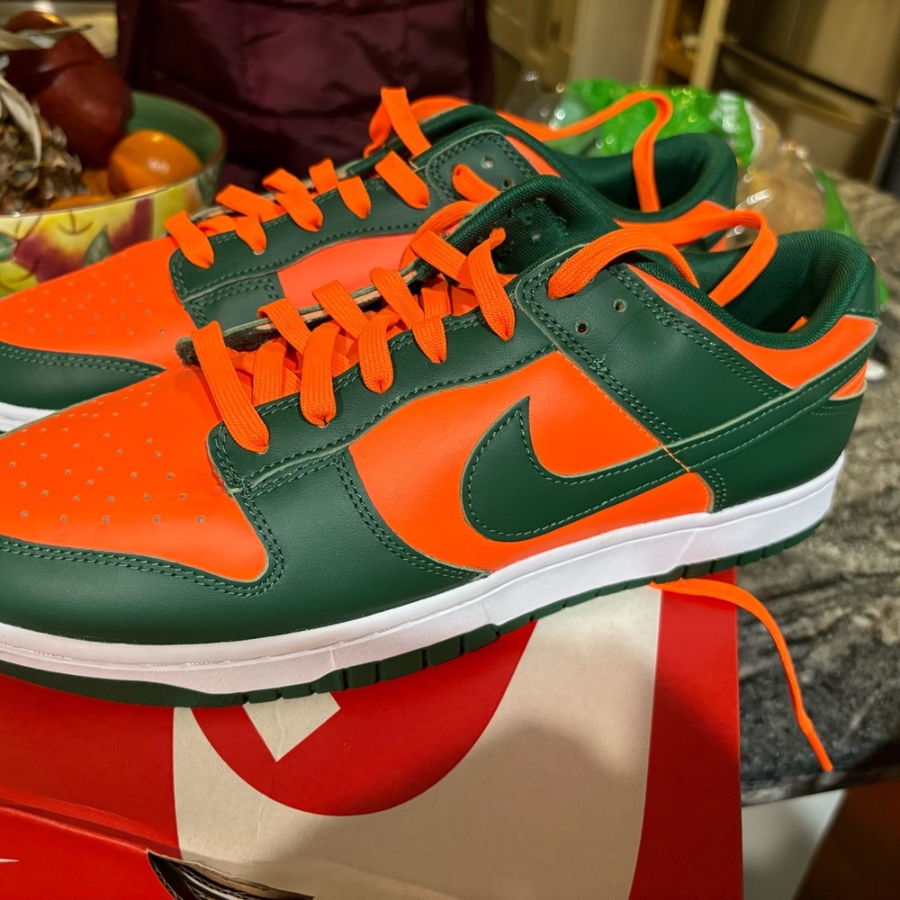 Nike Dunk Low Retro Miami Hurricanes Size 9.5